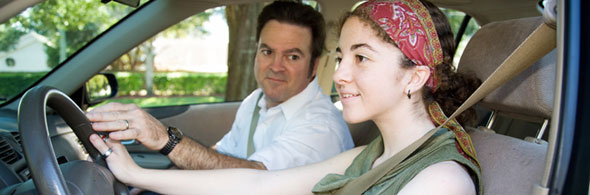 talk-teen-driver-during-drive